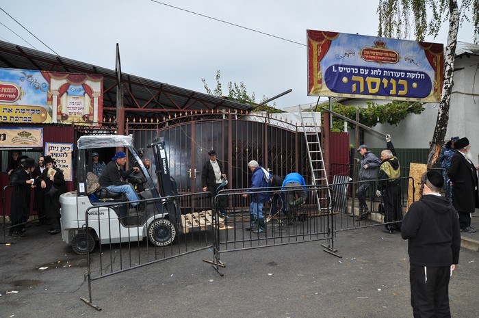 חלוקת ארוחות ארוזות TO GO הכנסת אורחים אומן