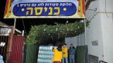 מתכוננים לאירוח האלפים לסעודות החג באומן