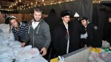 חלוקת ארוחות ארוזות TO GO הכנסת אורחים אומן